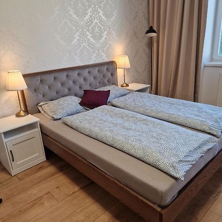 Old Town Apartment - 2 Bedrooms Bratislava Extérieur photo