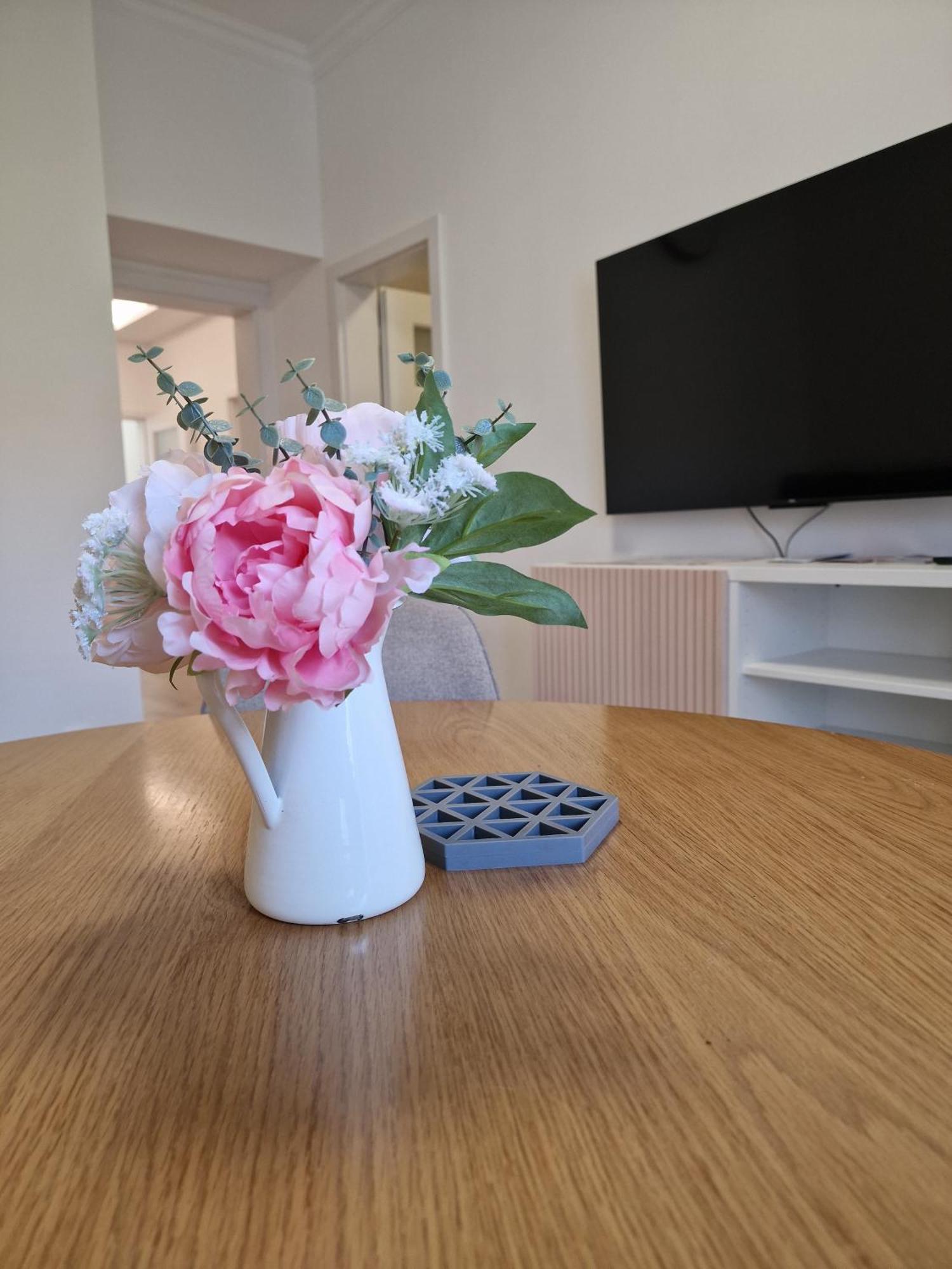 Old Town Apartment - 2 Bedrooms Bratislava Extérieur photo