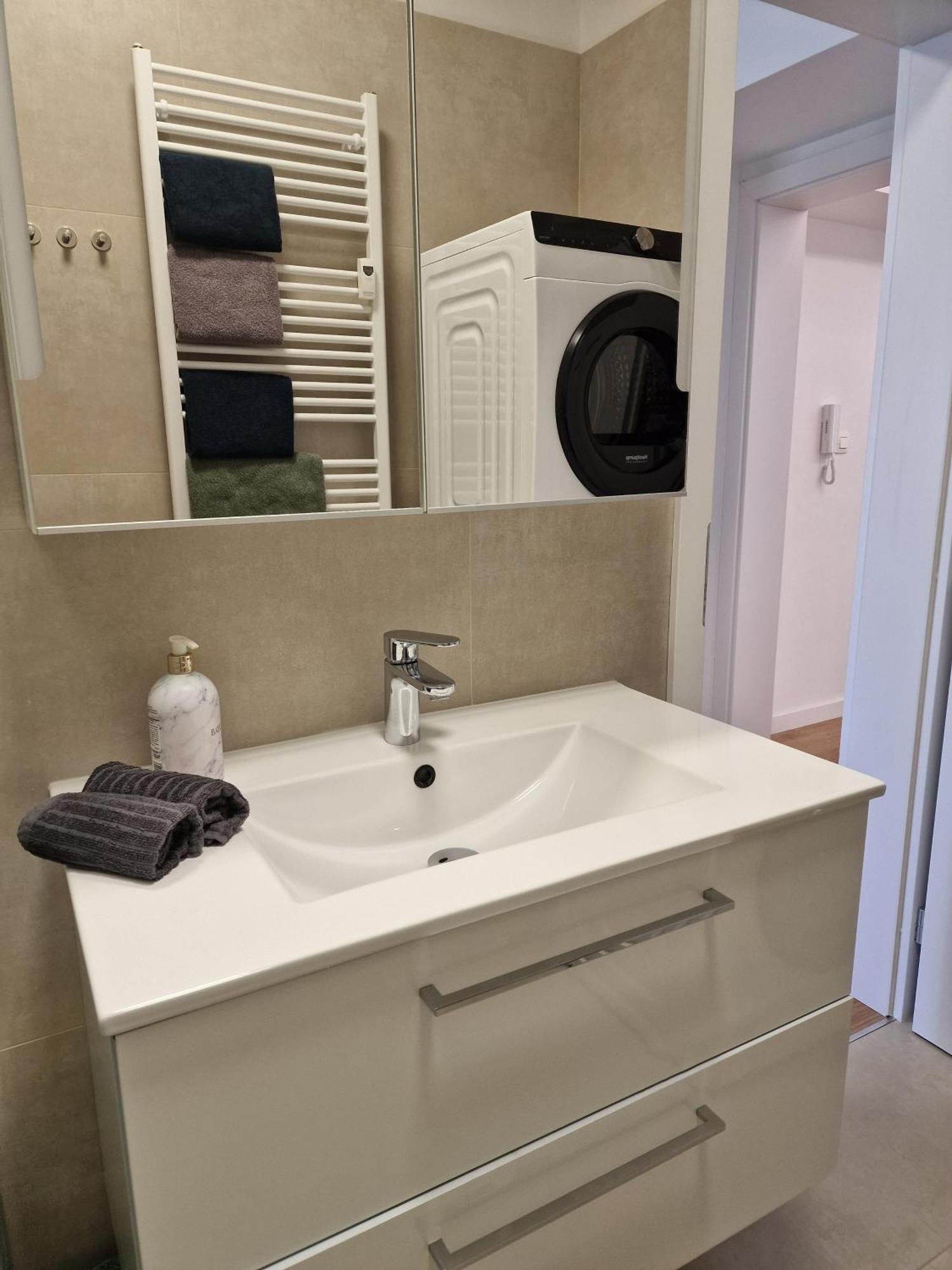 Old Town Apartment - 2 Bedrooms Bratislava Extérieur photo