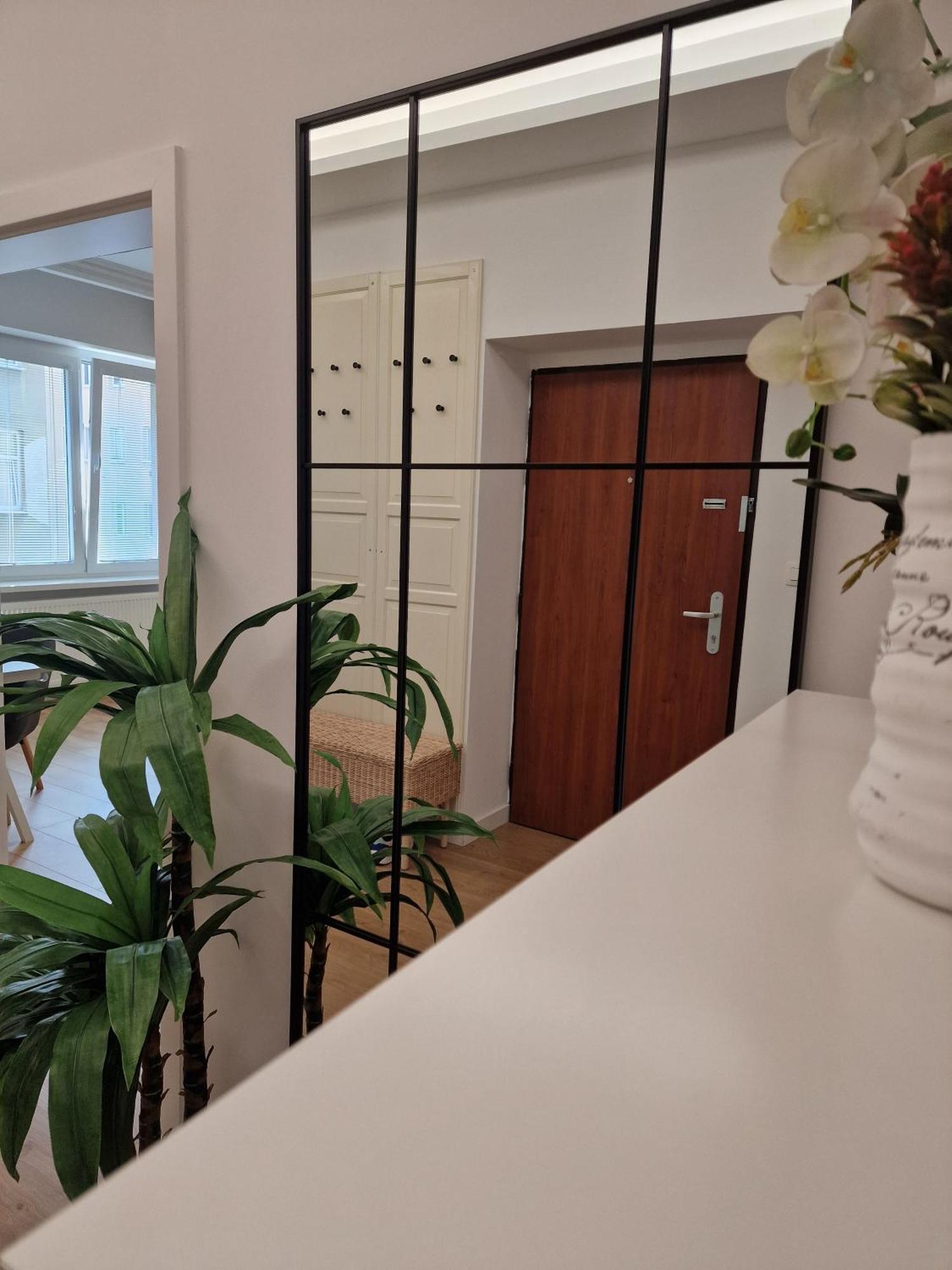 Old Town Apartment - 2 Bedrooms Bratislava Extérieur photo