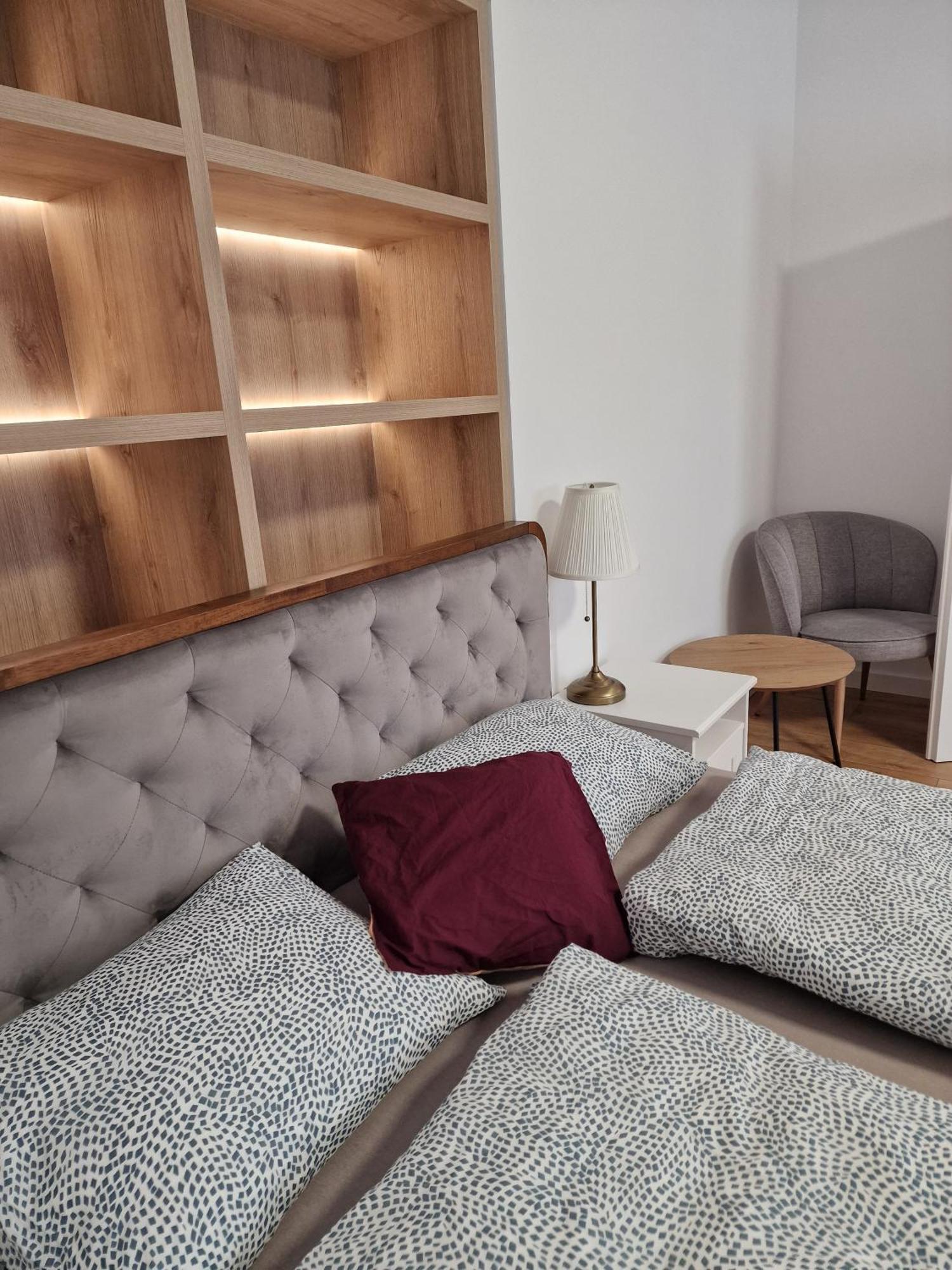 Old Town Apartment - 2 Bedrooms Bratislava Extérieur photo