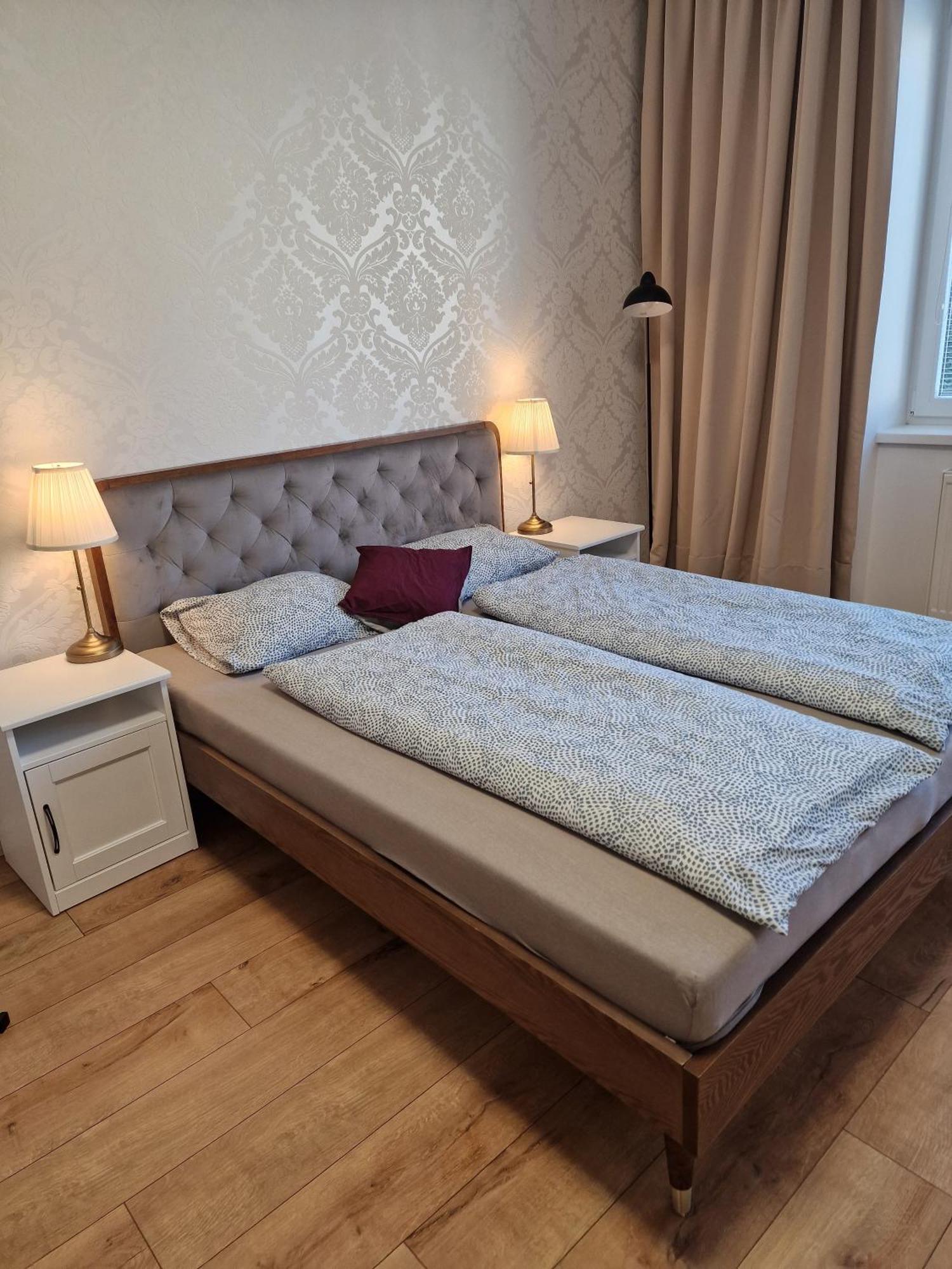 Old Town Apartment - 2 Bedrooms Bratislava Extérieur photo