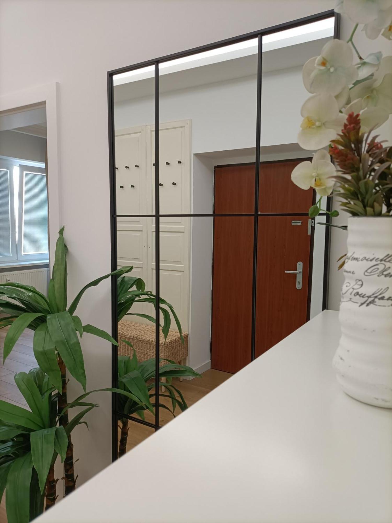 Old Town Apartment - 2 Bedrooms Bratislava Extérieur photo